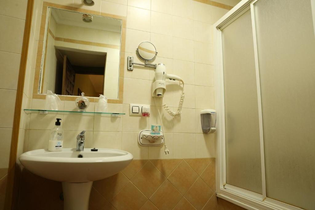 Hostal Rocio - Habitación Doble Deluxe Con Cama Supletoria