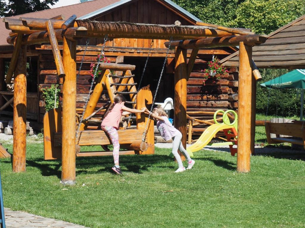 Herní místnost nebo prostor pro děti v ubytování Gazdovský dvor B&B s Mini Wellness