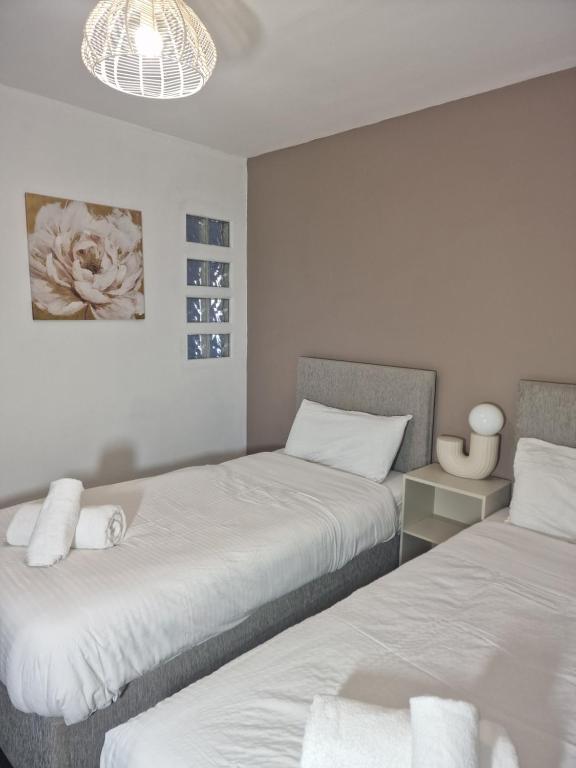 The Old Black Horse Inn - Two-Bedroom Chalet