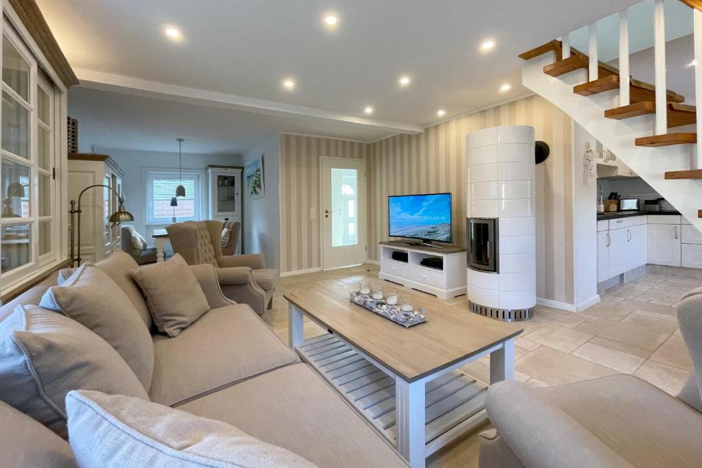 a living room with a couch and a table at Ferienhaus Eibenweg 6 in Tinnum