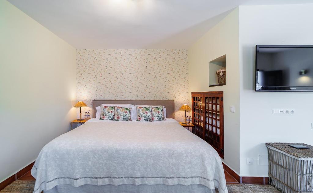 a bedroom with a bed and a flat screen tv at Sierra Blanca Bungalow in Marbella