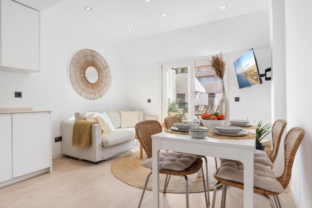 a kitchen and living room with a table and chairs at Fuengirola I in Fuengirola