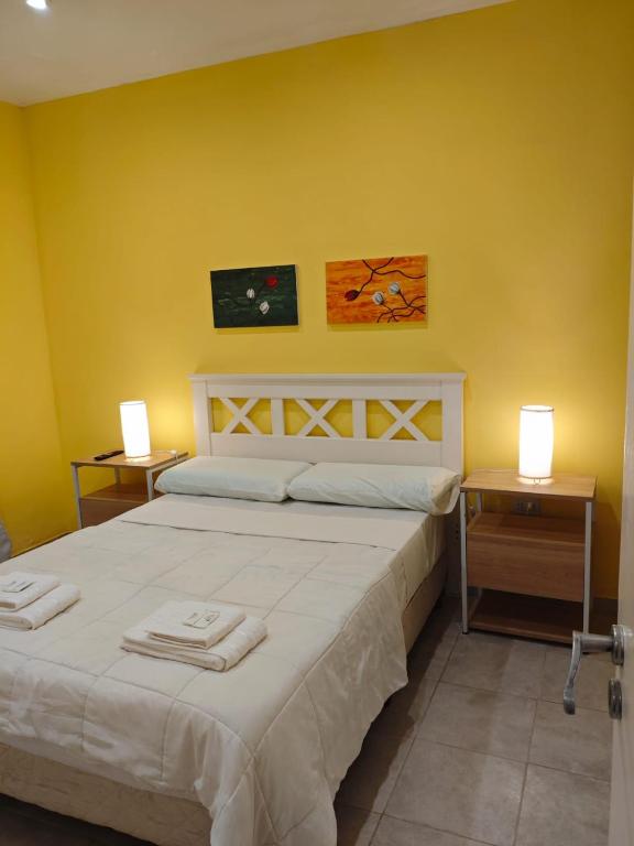a bedroom with a large bed with towels on it at Depto 09 Condominio Totoras in Federación