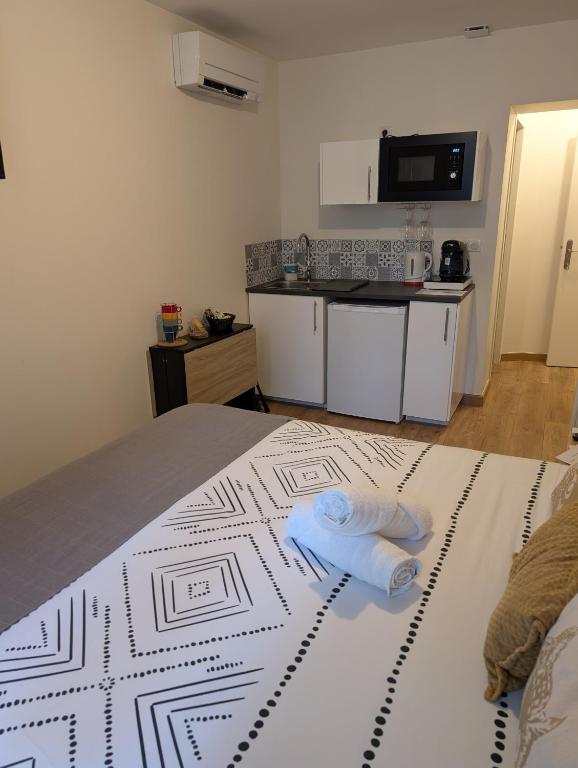 Maison De La Tour - 11