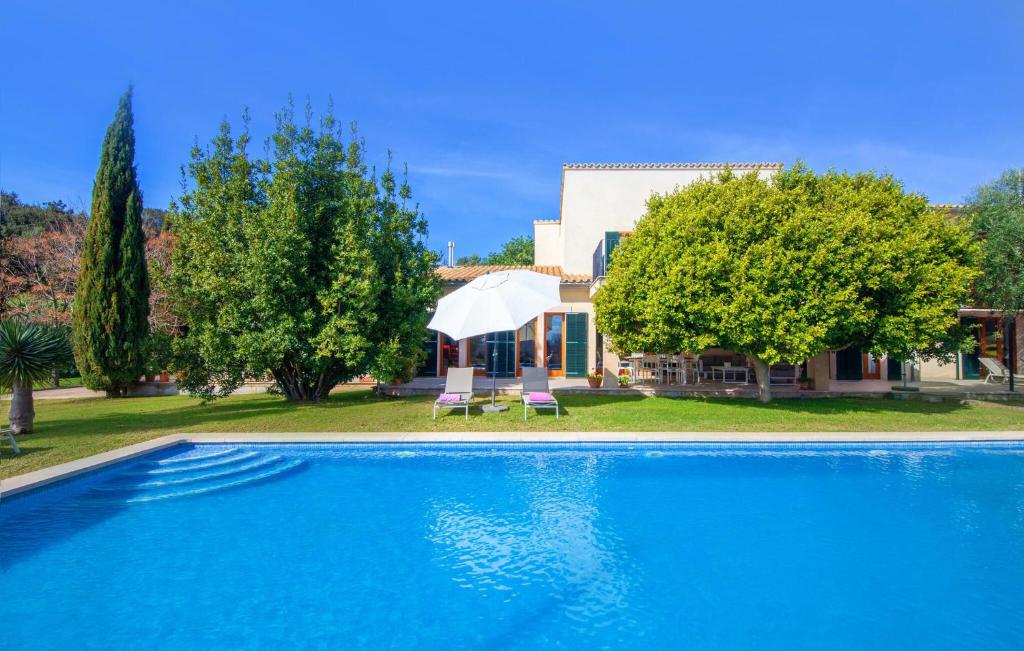 a swimming pool in front of a house at Sa Mina De Crestatx in Sa Pobla