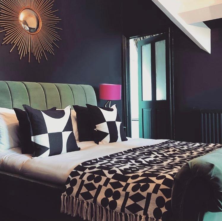 Coed Mawr Hall Bed & Breakfast - King Room With Mountain View
