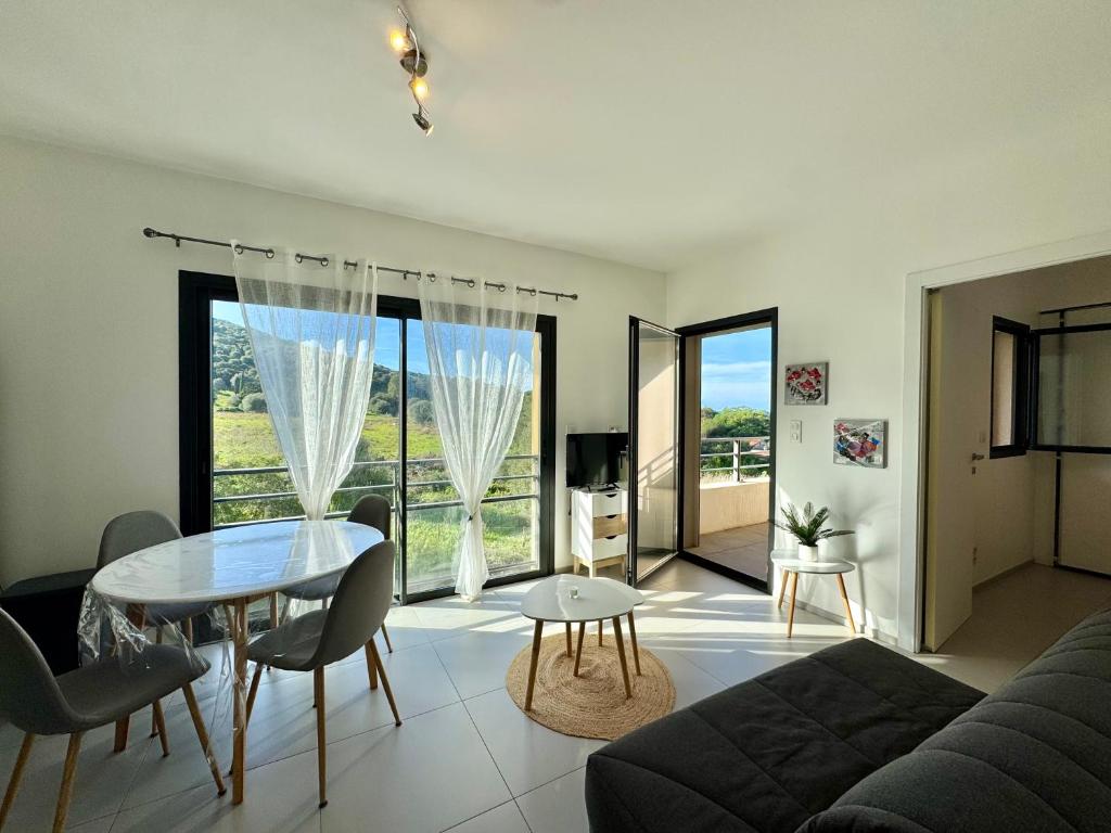 a living room with a table and a couch at T2 à 200m des plages in Propriano