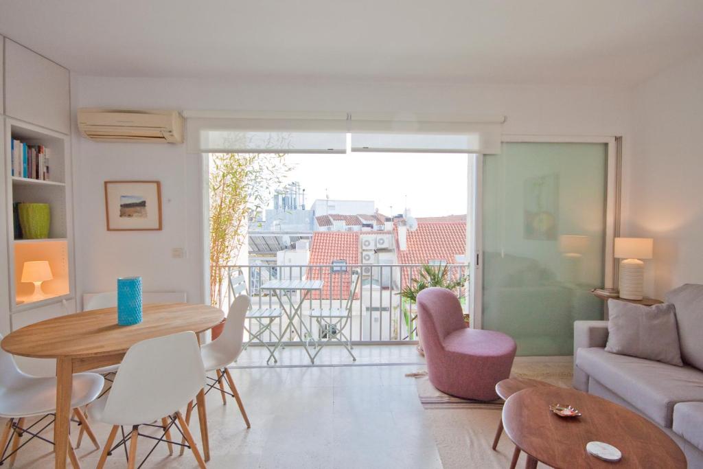 Refugio soleado sobre los tejados de Chueca