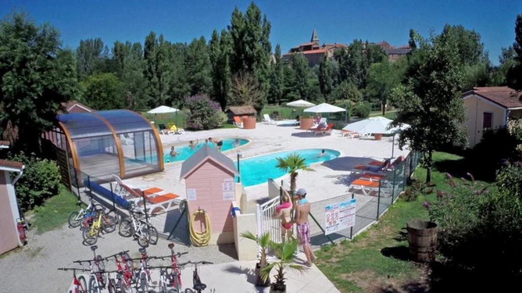 a pool with a lot of bikes parked around it at ZEcamping 3 étoiles Aveyron - Espace aquatique calme et nature in Montlaur