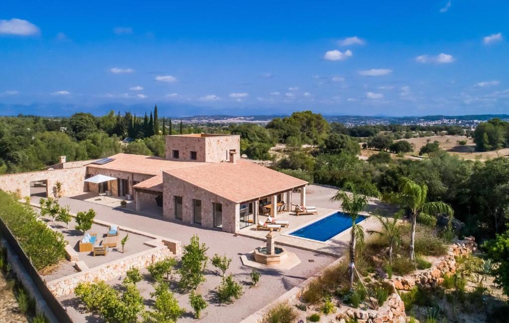 an aerial view of a villa with a swimming pool at La Fuente De Montuiri in Montuiri