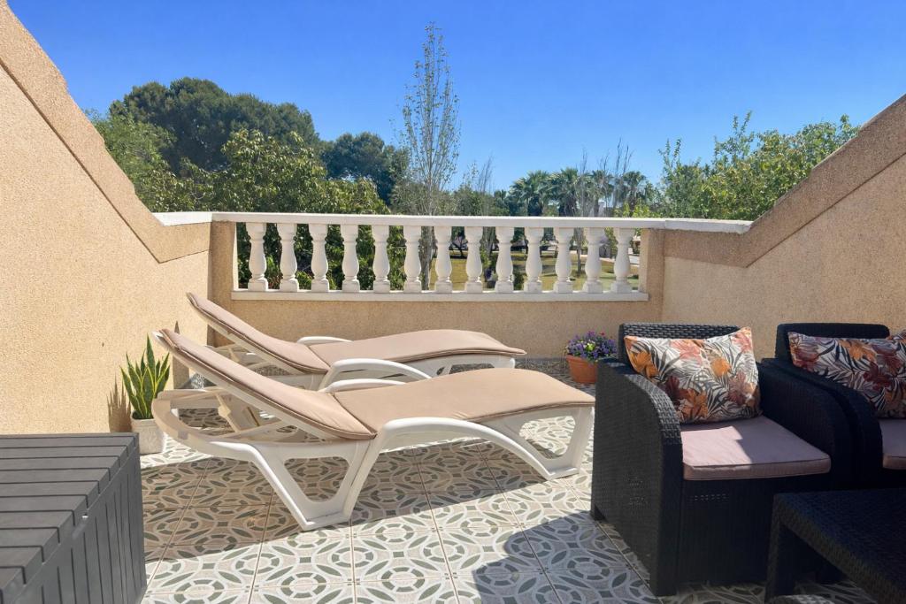 Casa Moolio - Private Holiday Home with Pool Access, Walk to Beach & Restaurants - Three-Bedroom Holiday Home
