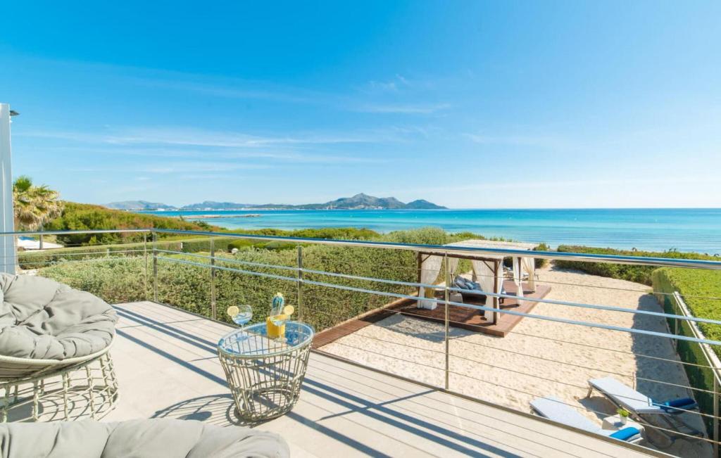 a balcony with a view of the ocean at Sa Platja in Playa de Muro