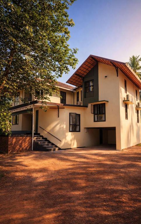a house with a large driveway in front of it at MAK Mansion in Kotikulam