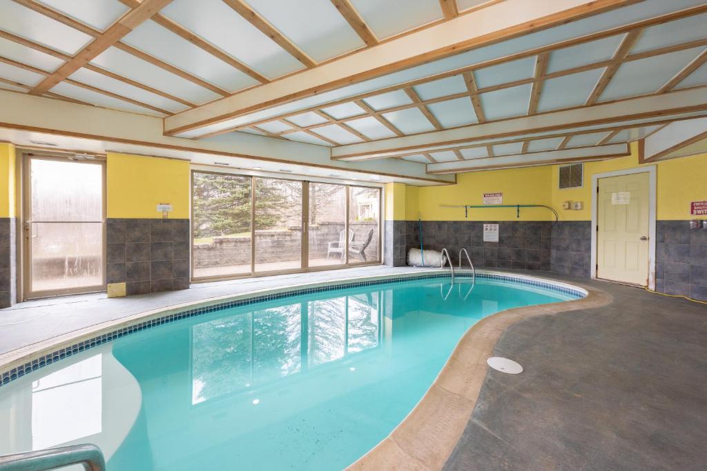 a large swimming pool with a large ceiling at American Eagle Lodge by Railey Vacations in McHenry