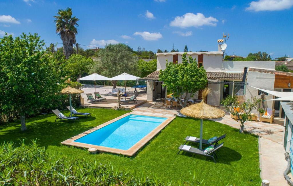 an image of a villa with a swimming pool at Es Collet De Manacor in Manacor