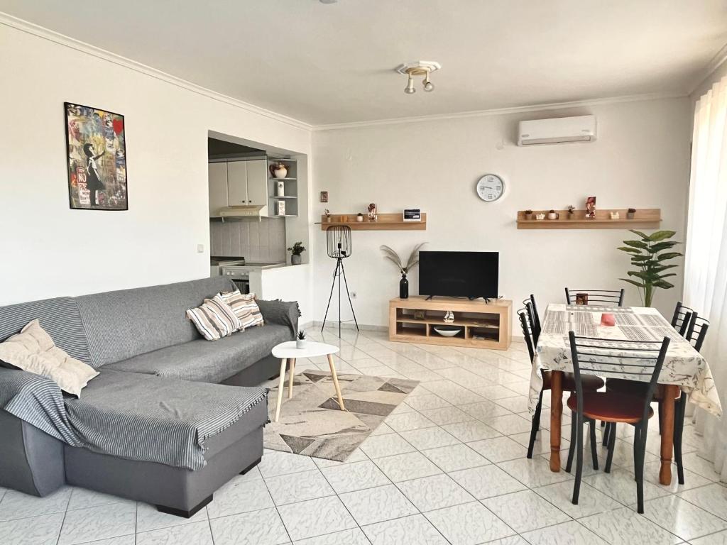 Jacque's Boutique Suite - 1