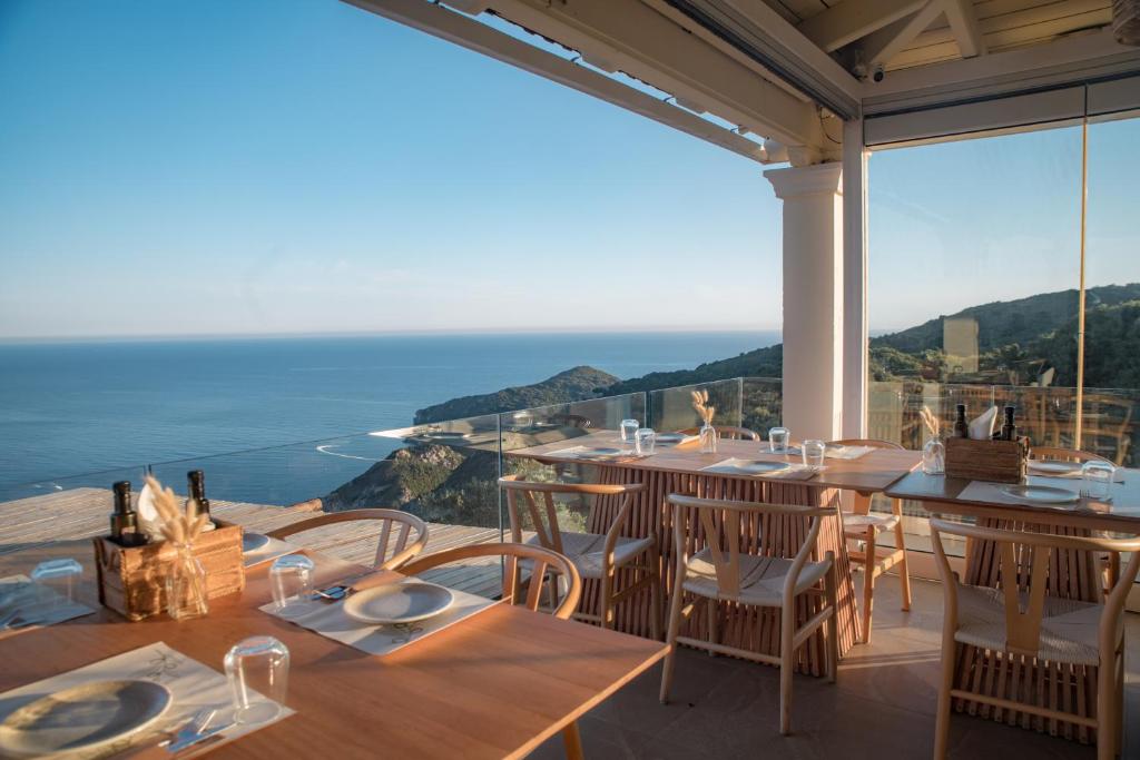 a dining room with a view of the ocean at PORTO TIMONI in Afionas