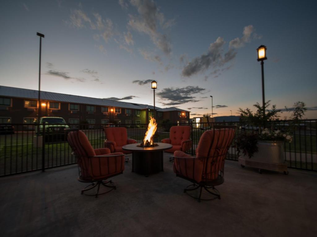 a patio with chairs and a table with a fire at Hotel Parker at Quarter Circle 7 in Alpine
