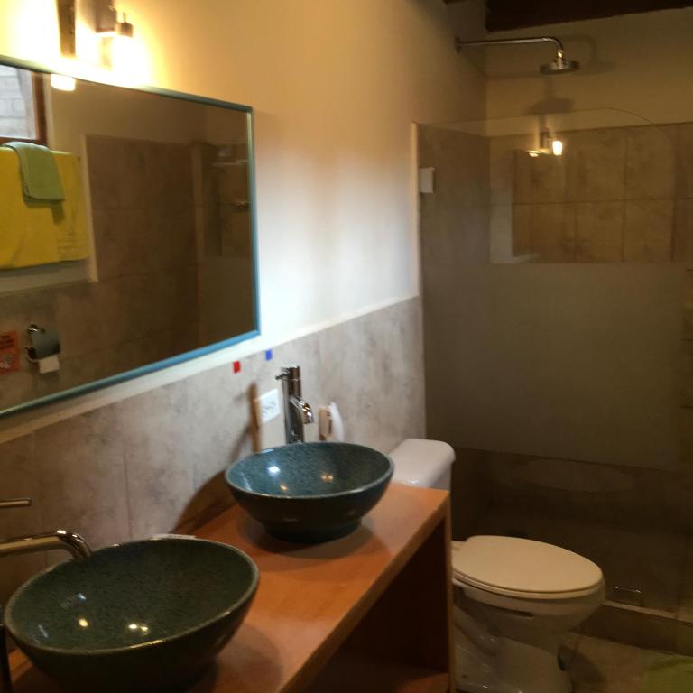 Koupelna v ubytování Inti Sisa Art Guesthouse