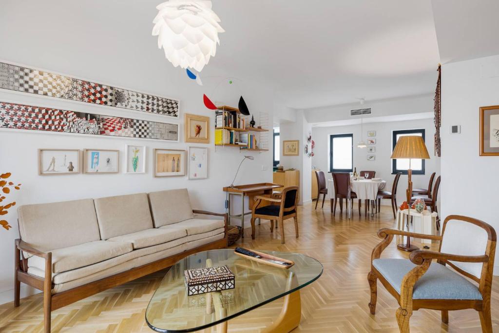 SOHO 2 bedrooms apt NEXT TO THE BEACH
