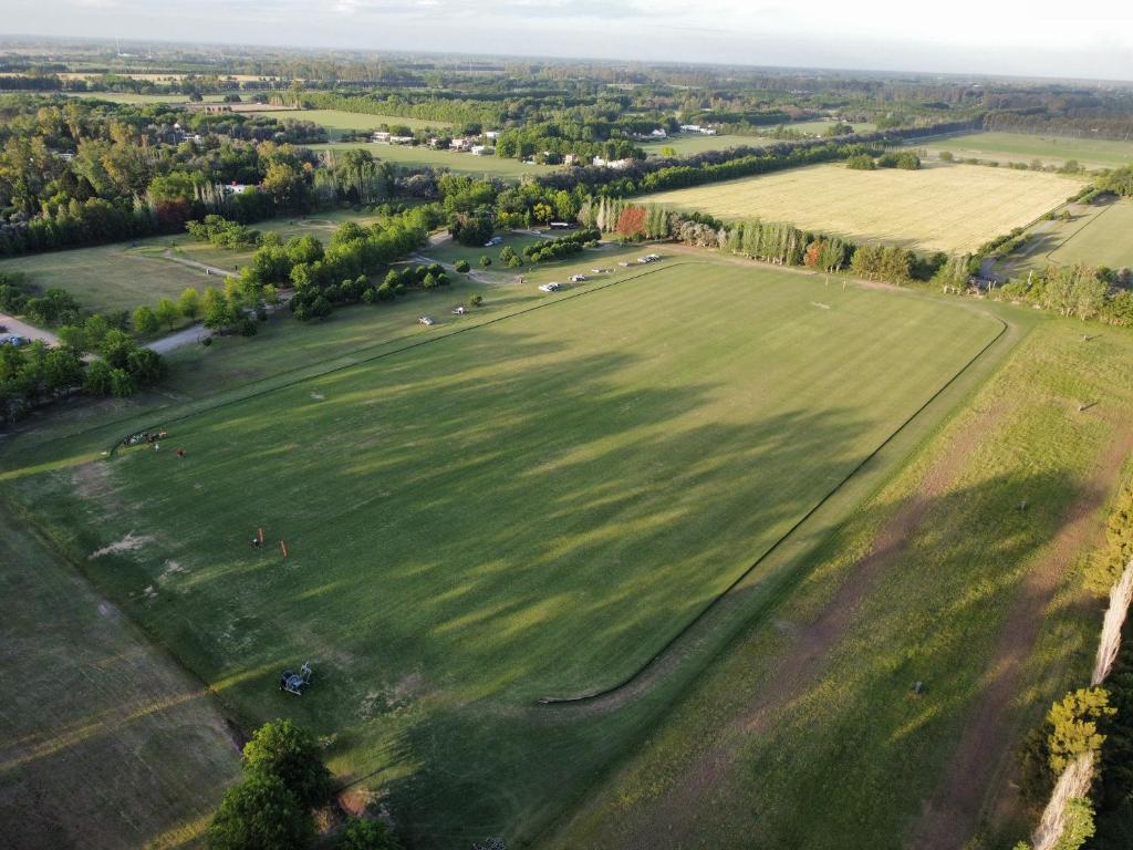 RentUp - Retiro de lujo Casa moderna con jardin y piscina en Pilar