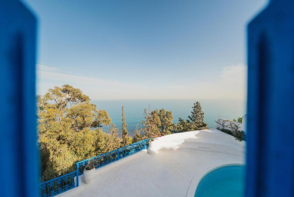 a view of the ocean from the balcony of a house at Villa Kahina in Carthage