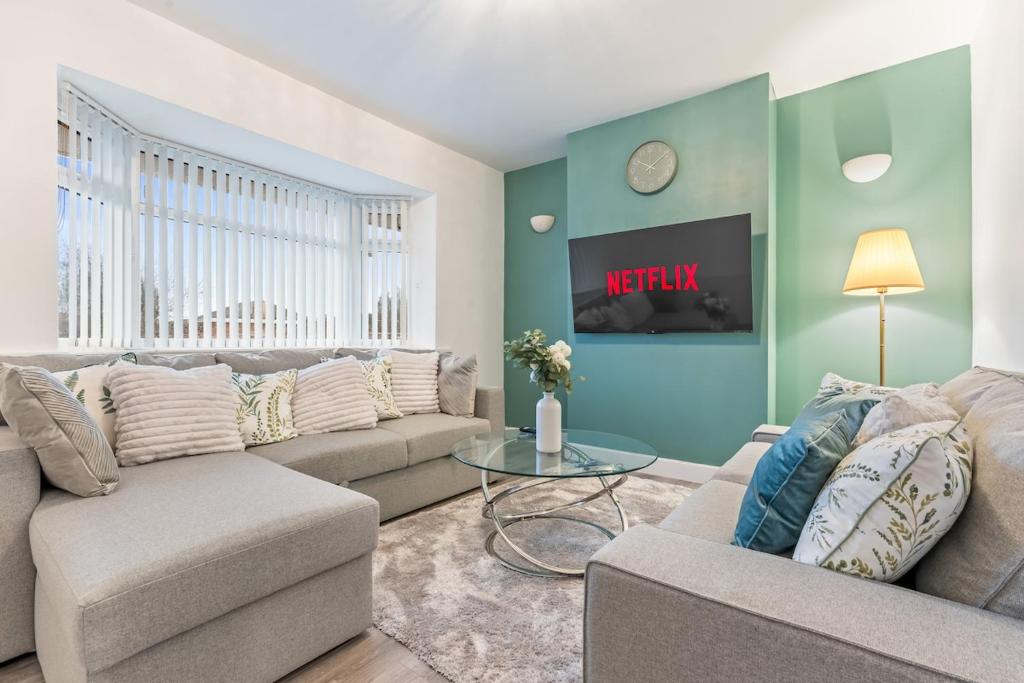 a living room with a couch and a table at Zuri Luxe Escape - Wolverhampton in Bilston