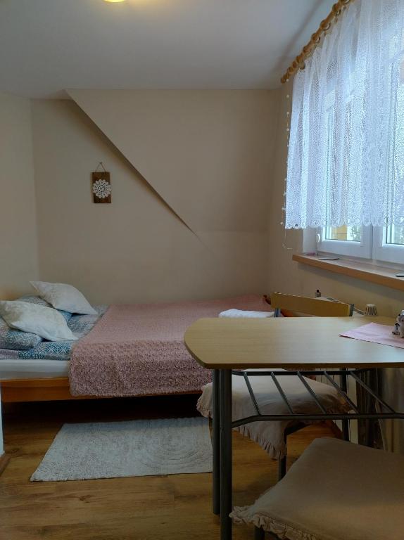 Dom Słoneczko pokoje do wynajęcia w Białowieży - Tweepersoonskamer Met Eigen Badkamer