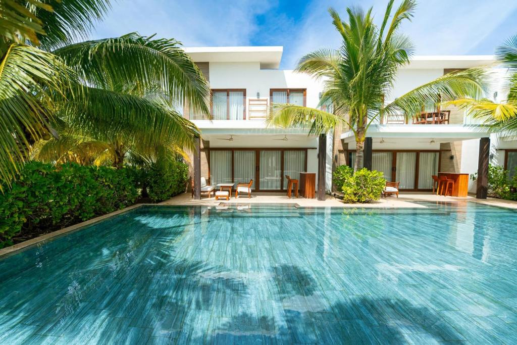 New villa with pool access for 7 ppl and 2 BR