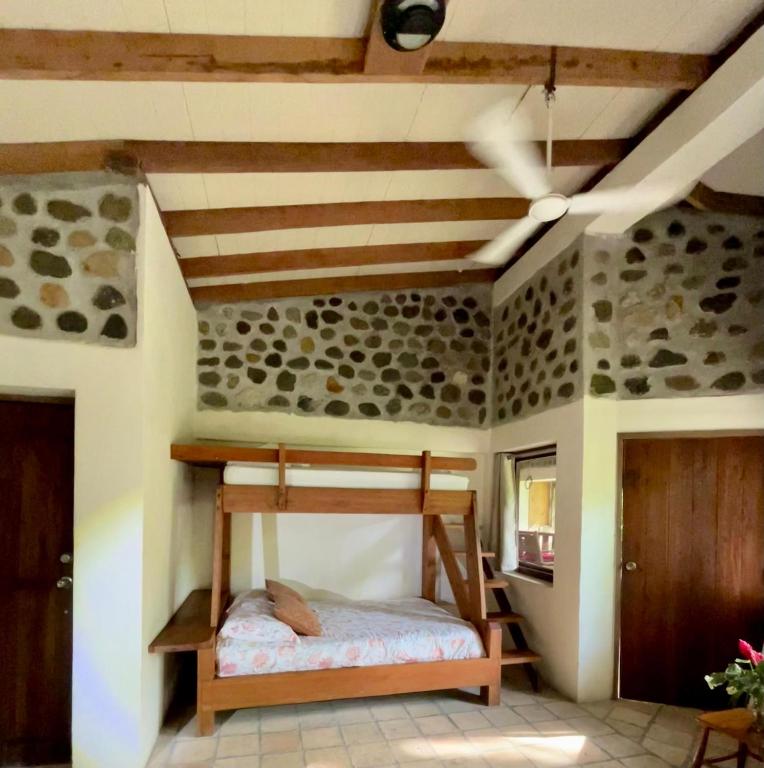 Jungle River Lodge - Habitación Familiar Con Balcón