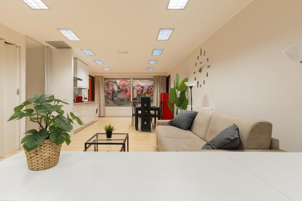 Urban Loft with pool table - M3 and Train station - Duomo in 10 min
