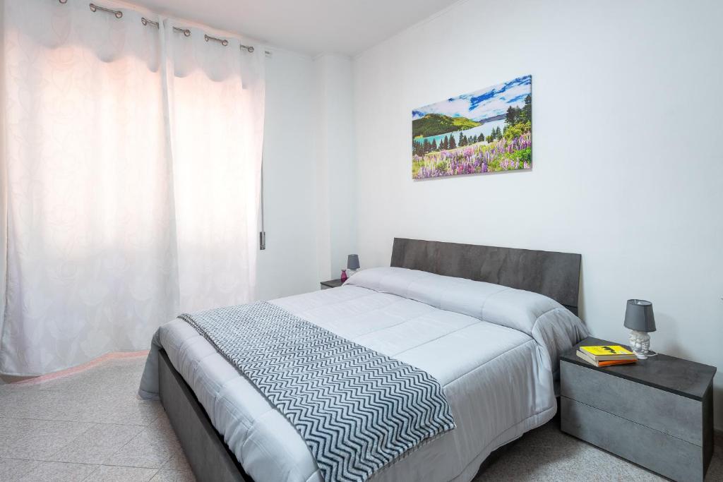 a bedroom with a bed and a painting on the wall at Station House Center in Cisterna di Latina