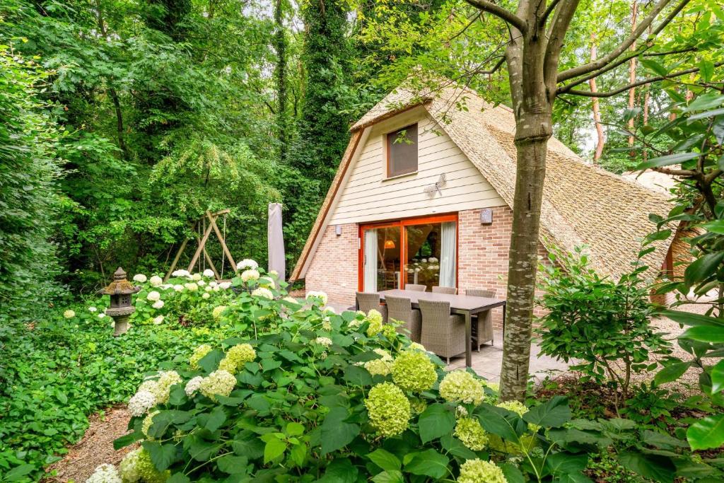 a small house in the middle of a garden at Riet&Rust in Lanaken