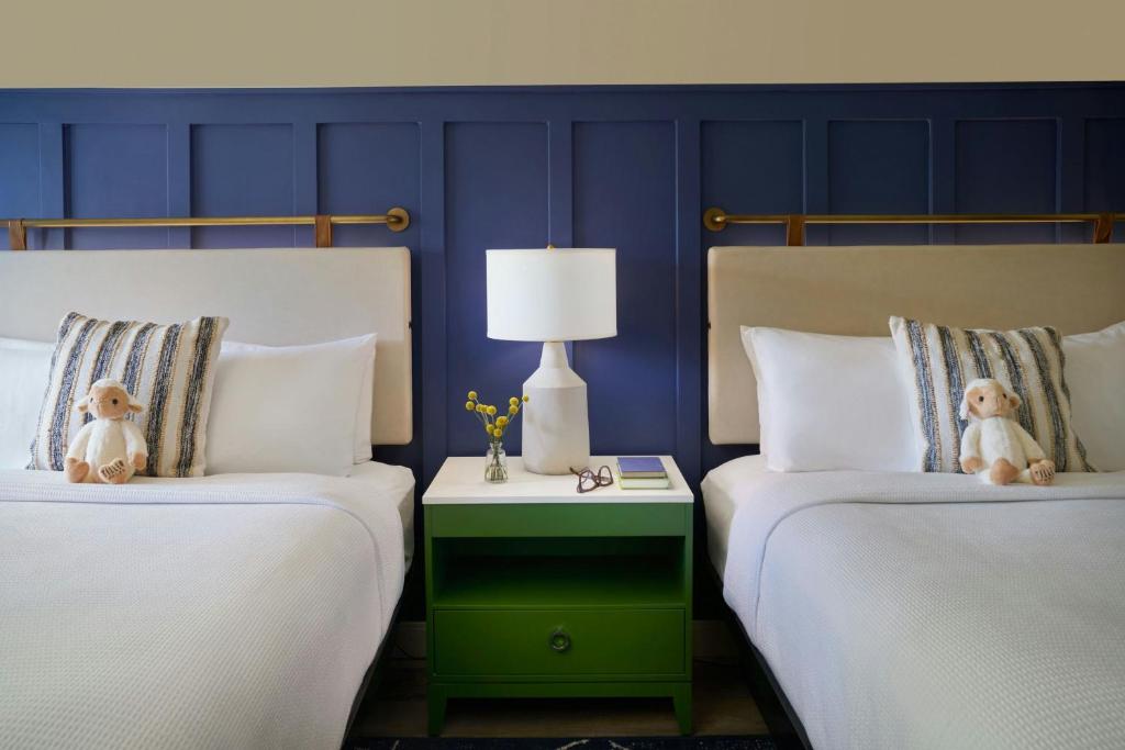 Tiller House, Laguna Hills, a Tribute Portfolio Hotel - Queen Room With Two Queen Beds And Balcony