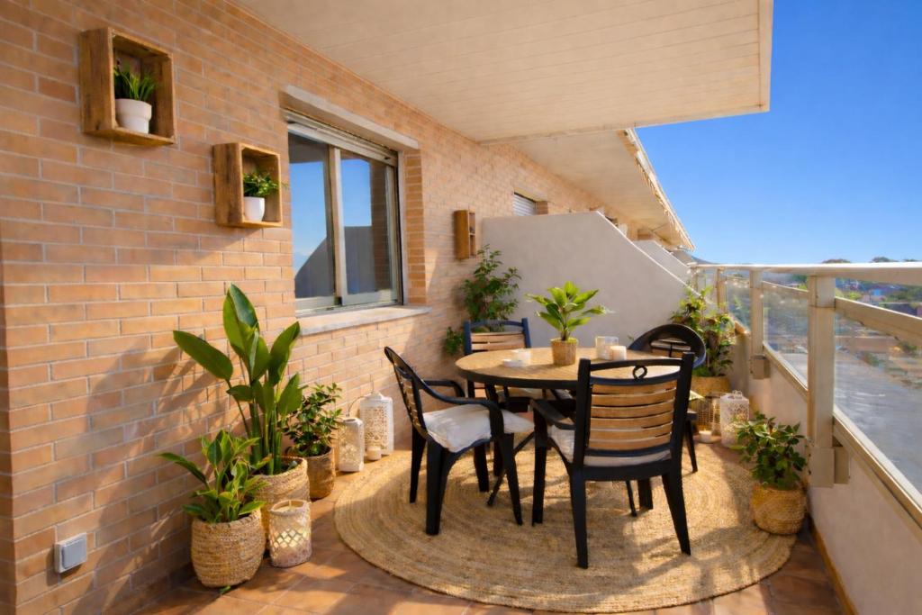 Hill apartment with terrace, parking, pool & paddle court