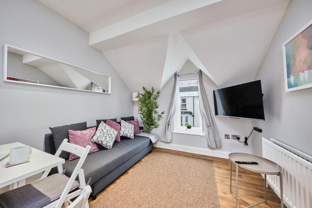 Image showcasing King Penthouse Retreat Reviews, Deals & Photos 2026 - Stayz