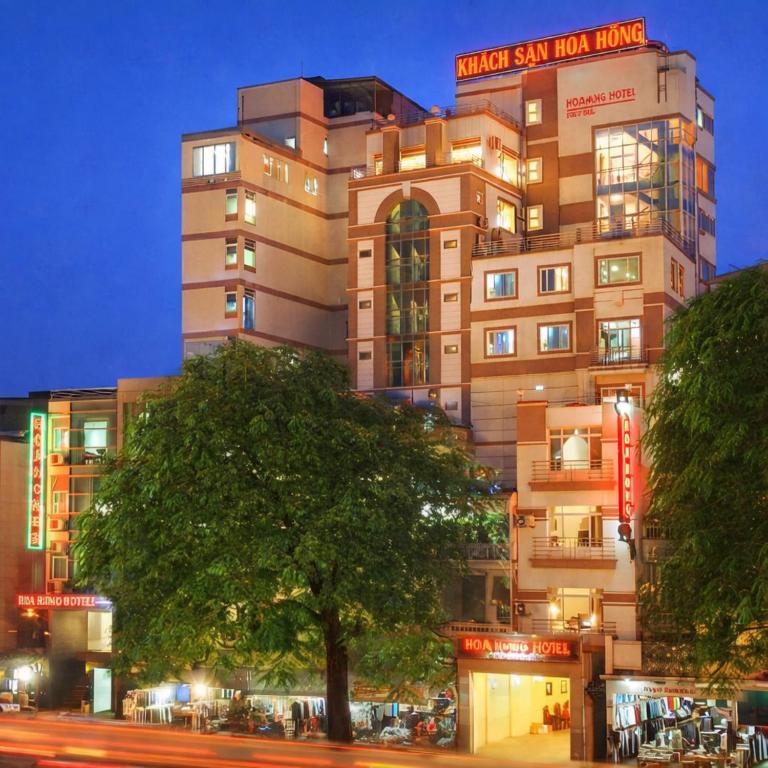 a tall building with a tree in front of it at Hoa Hồng Hotel 2 - Xã Đàn in Hanoi