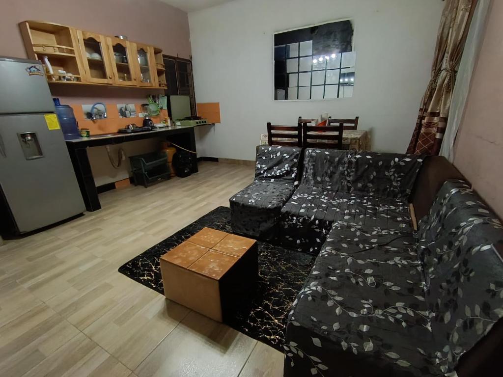 a living room with a couch and a kitchen at Departamento amoblado in Nueva Loja