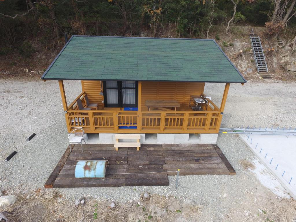 an overhead view of a log cabin with a green roof at Costa Hinase Resort in Kakui-jima