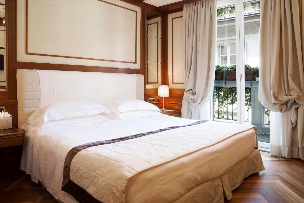 Postel nebo postele na pokoji v ubytování Hotel Manzoni