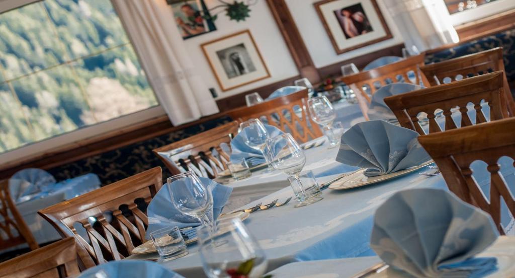 Restaurace v ubytování Hotel Ai Pini