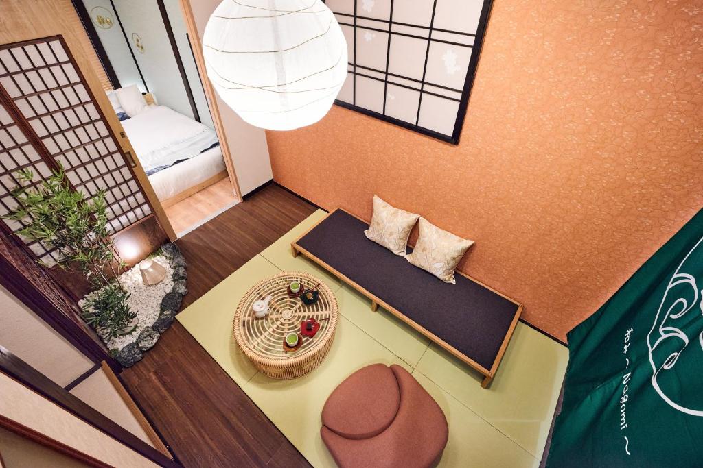 Maximum 10 people , 5 minutes by train to Namba , 65square , Japanese-style tea room , Private old house , Suitable for families