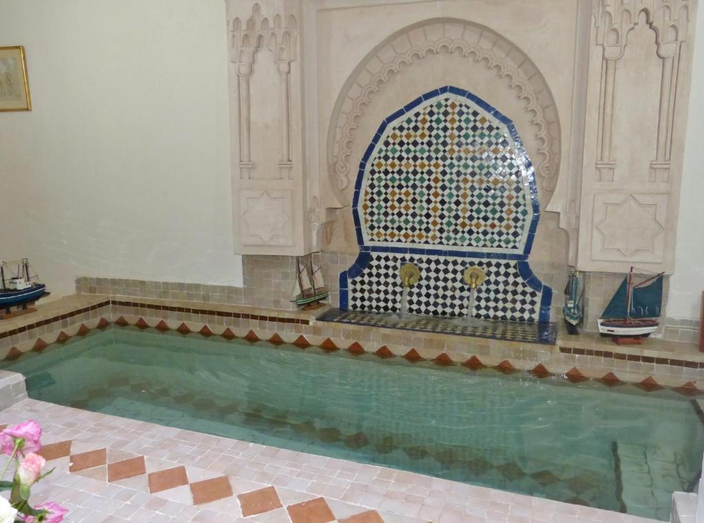Piscina en o cerca de Dar Essoaoude - Fes Nejjarine
