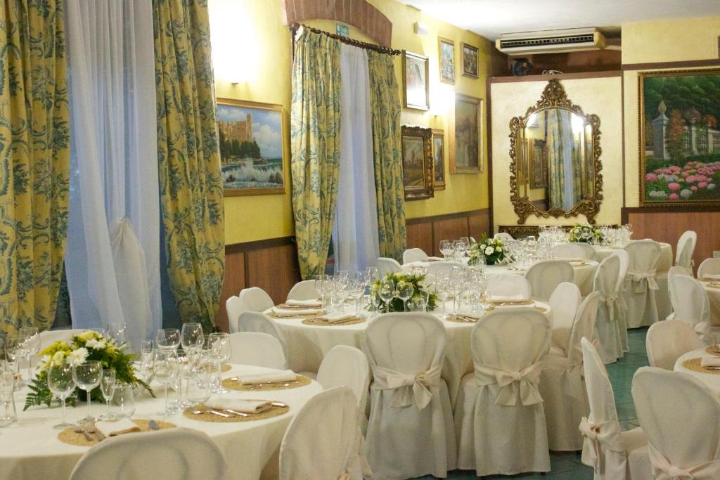 Restaurace v ubytování Hotel Antico Residence Roma