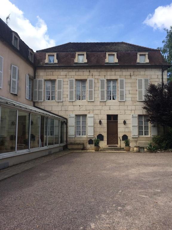 Gallery image of Hôtel des Cymaises in Semur-en-Auxois