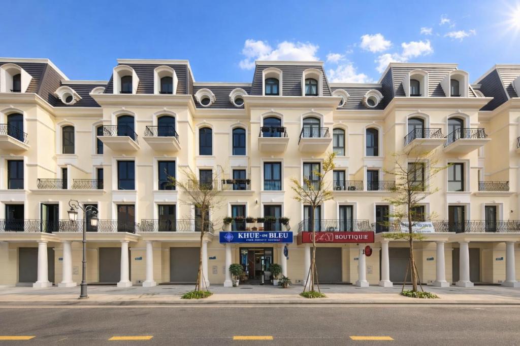a large white building on a city street at Khue Le Bleu Villa - Đồ Sơn in Ðố Sơn