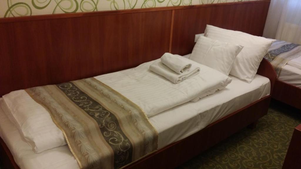 Postel nebo postele na pokoji v ubytování Partium Hotel Szeged