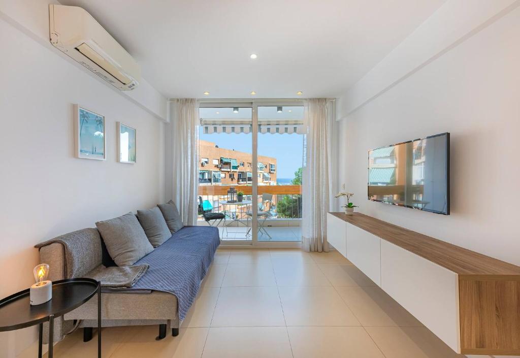 Bright Apartment Close to the Sea