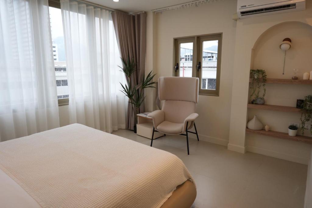 لابی و فضای عمومی Breeze House Patong - تصویر ۵