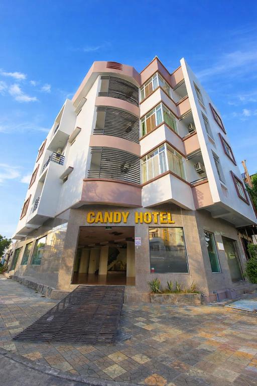 a large building with aancy hotel in front of it at Candy Hotel Can Tho in Cái Răng